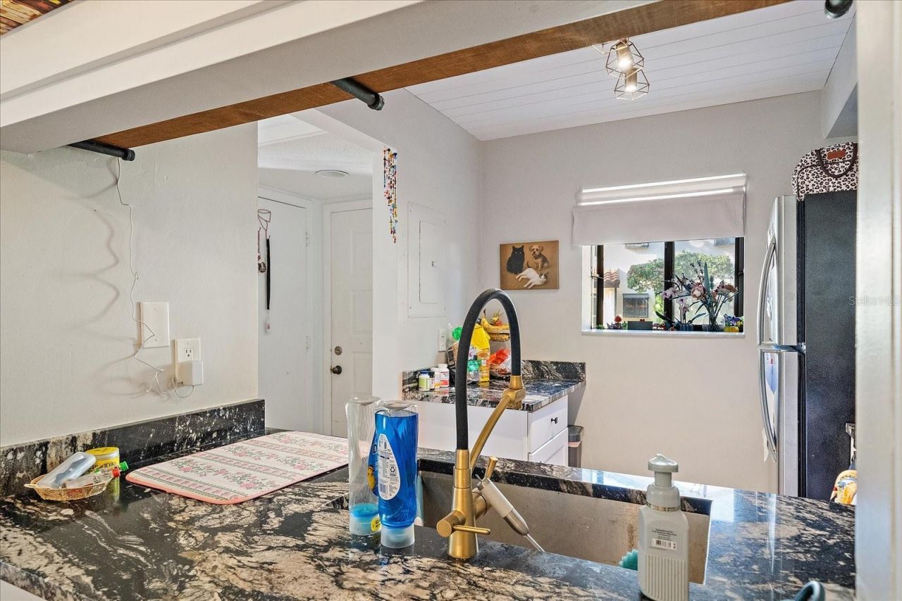 5769 Gardens Drive, Unit 101, Sarasota, FL 34243 Photo