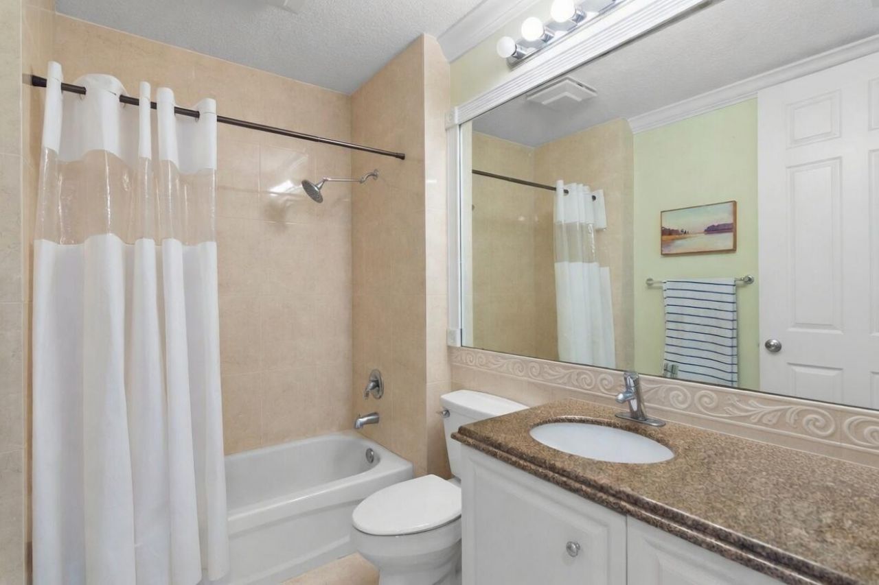 6 Harbour Isle Drive E, Unit Ph01, Fort Pierce, FL 34949 Photo