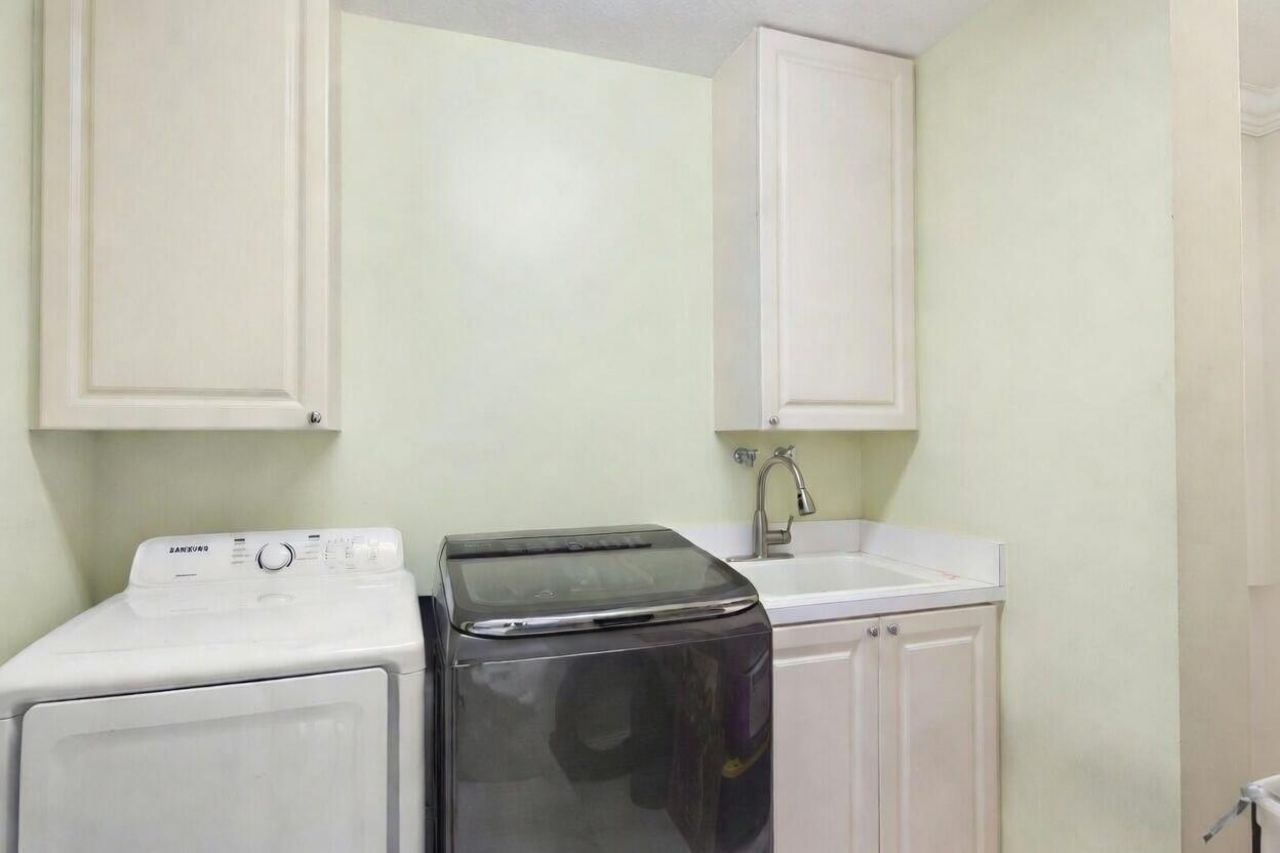 6 Harbour Isle Drive E, Unit Ph01, Fort Pierce, FL 34949 Photo