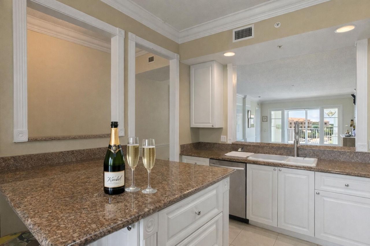 6 Harbour Isle Drive E, Unit Ph01, Fort Pierce, FL 34949 Photo