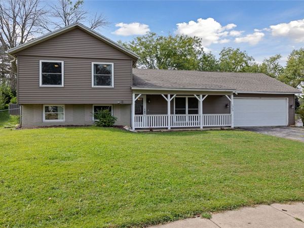 1340 38th St Place, Marion, IA 52302