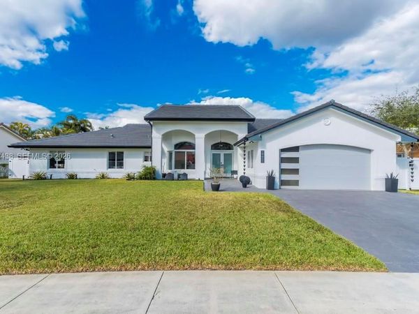 19411 NW 2nd St, Pembroke Pines, FL 33029
