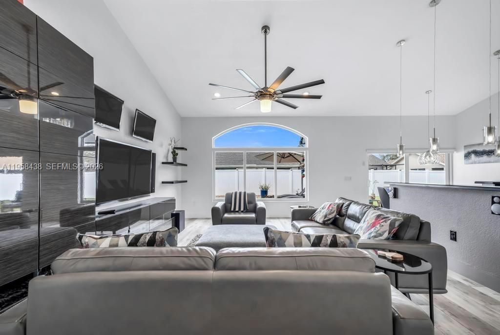 19411 NW 2nd St, Pembroke Pines, FL 33029 Photo