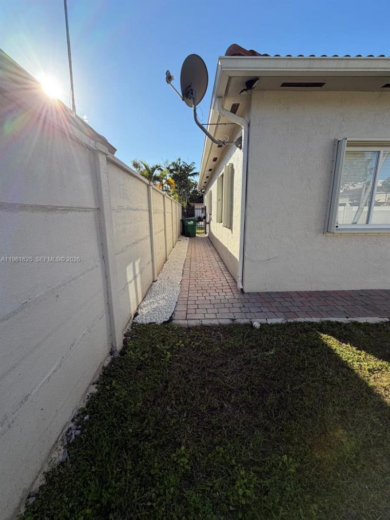 5521 SW 158th Ct, Miami, FL 33185 Photo