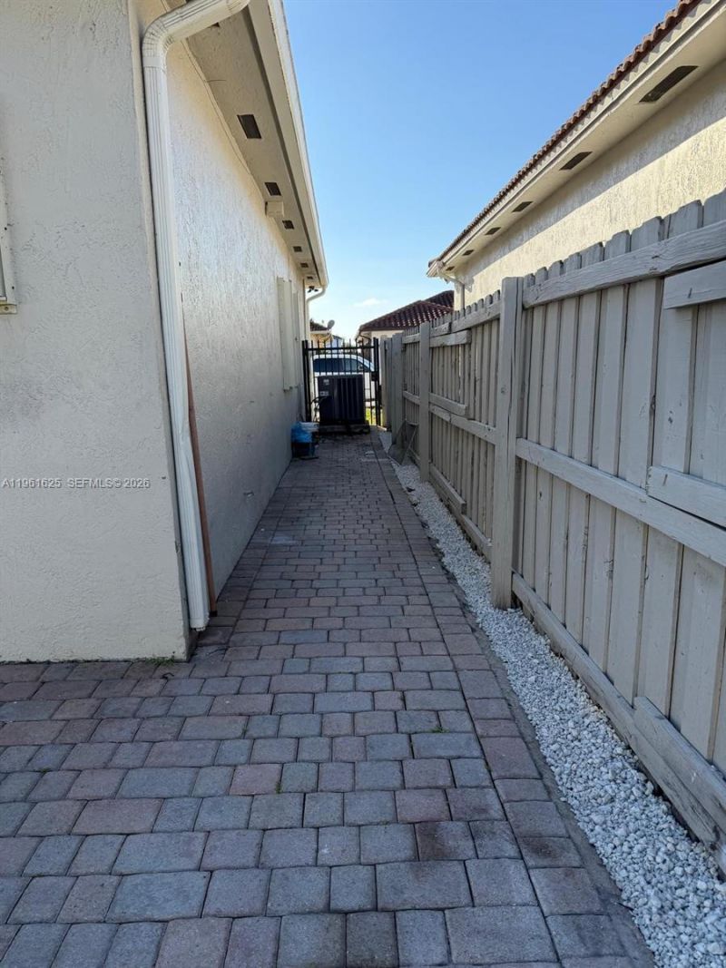 5521 SW 158th Ct, Miami, FL 33185 Photo