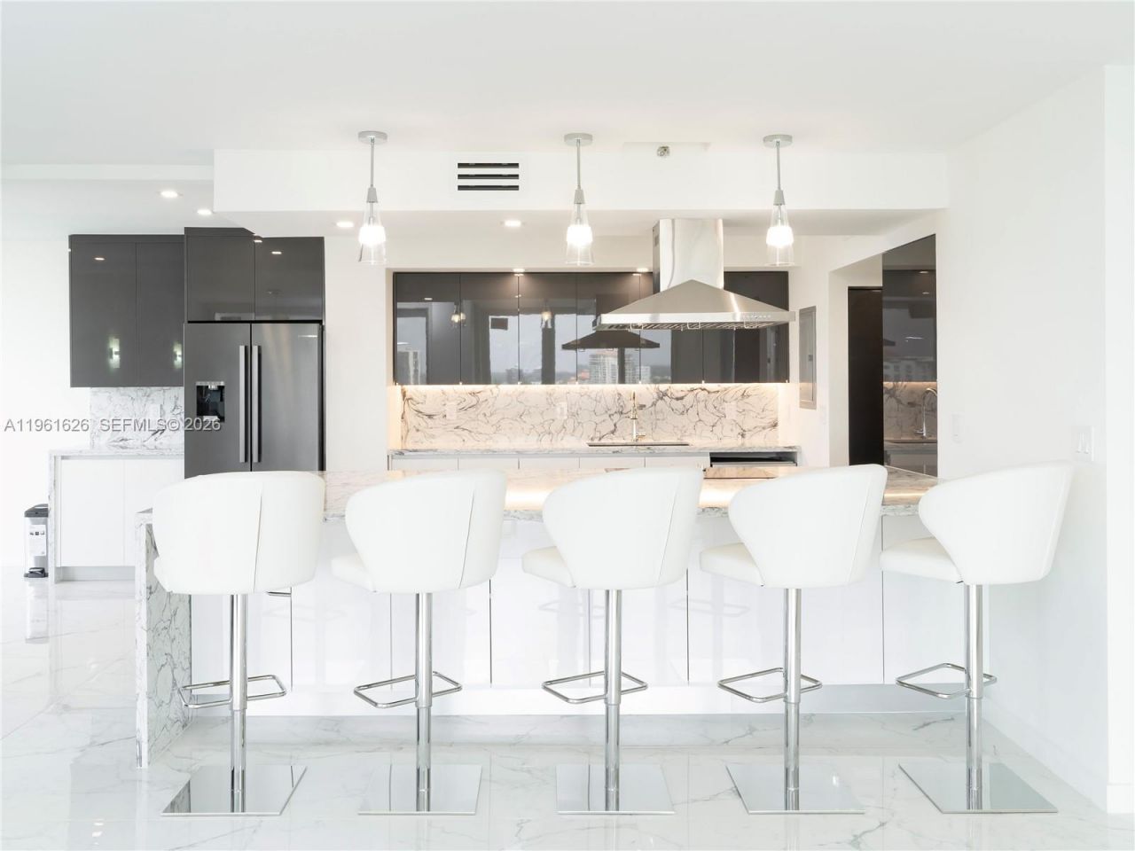 19707 Turnberry Way, Unit 18K, Aventura, FL 33180 Photo