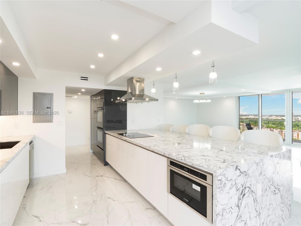 19707 Turnberry Way, Unit 18K, Aventura, FL 33180 Photo