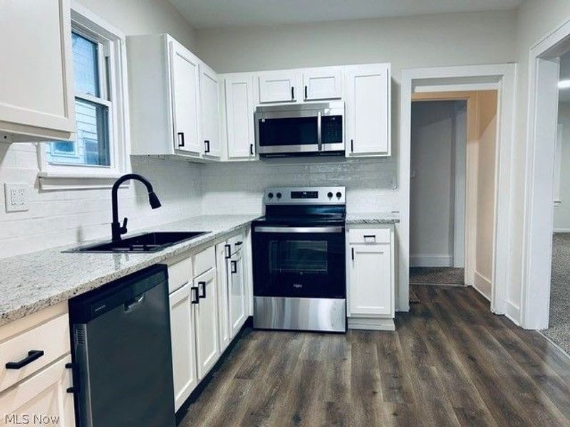 154 E Archwood Avenue, Akron, OH 44301 Photo 10