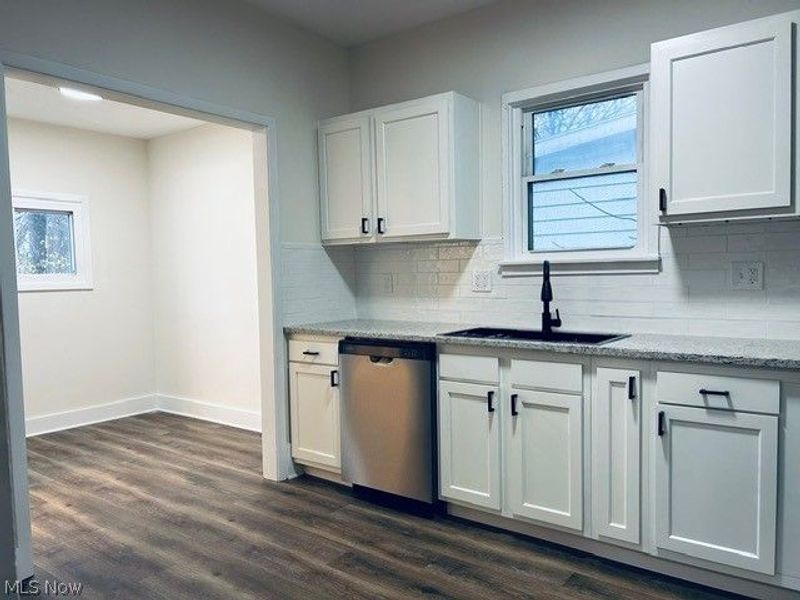 154 E Archwood Avenue, Akron, OH 44301 Photo 9