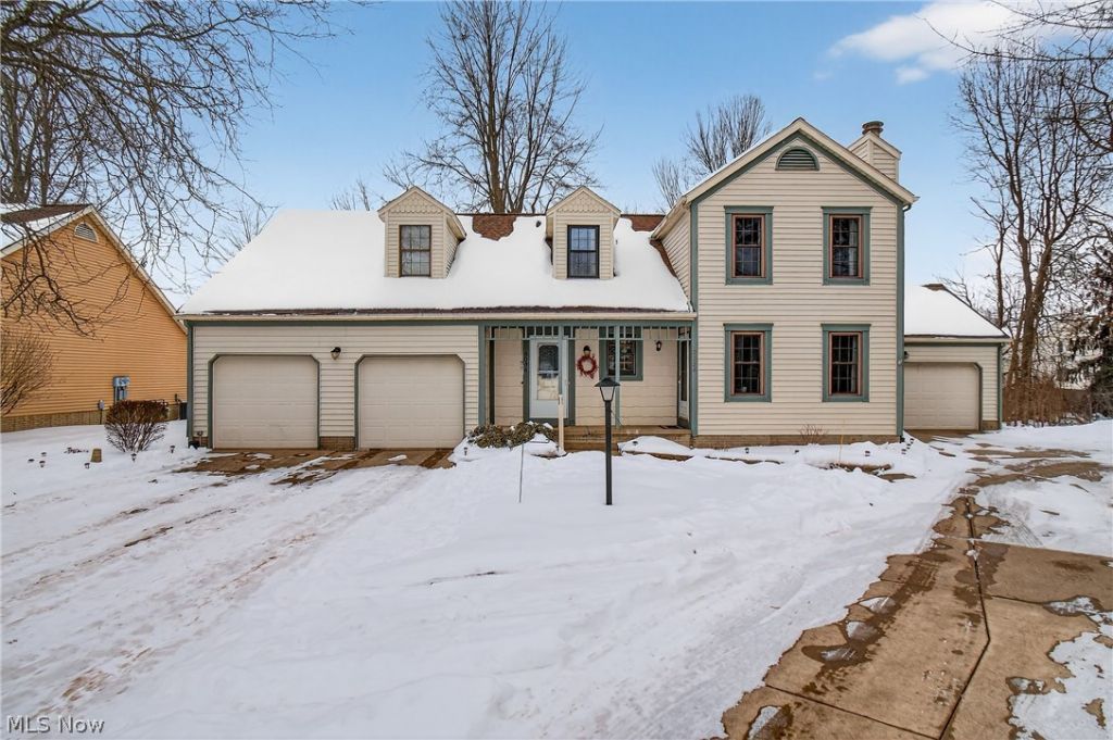 8038 Norriton Circle Nw, North Canton, OH 44720 Main Photo