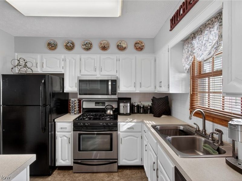 8038 Norriton Circle NW, North Canton, OH 44720 Photo 12