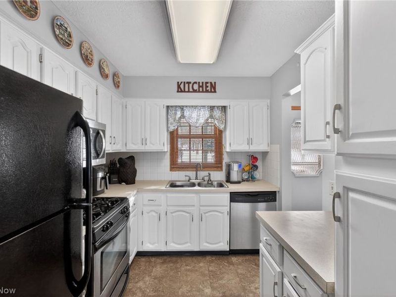 8038 Norriton Circle NW, North Canton, OH 44720 Photo 13