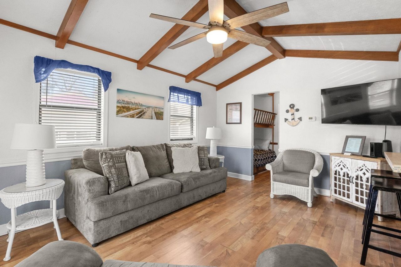 6001 - Q36 S Kings Hwy. Photo 10