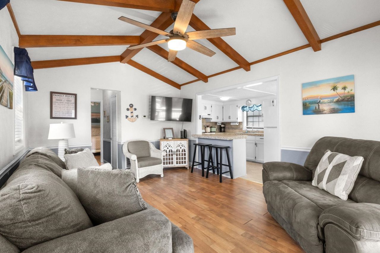 6001 - Q36 S Kings Hwy. Photo 11