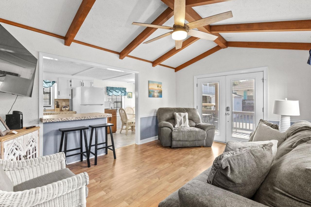 6001 - Q36 S Kings Hwy. Photo 12