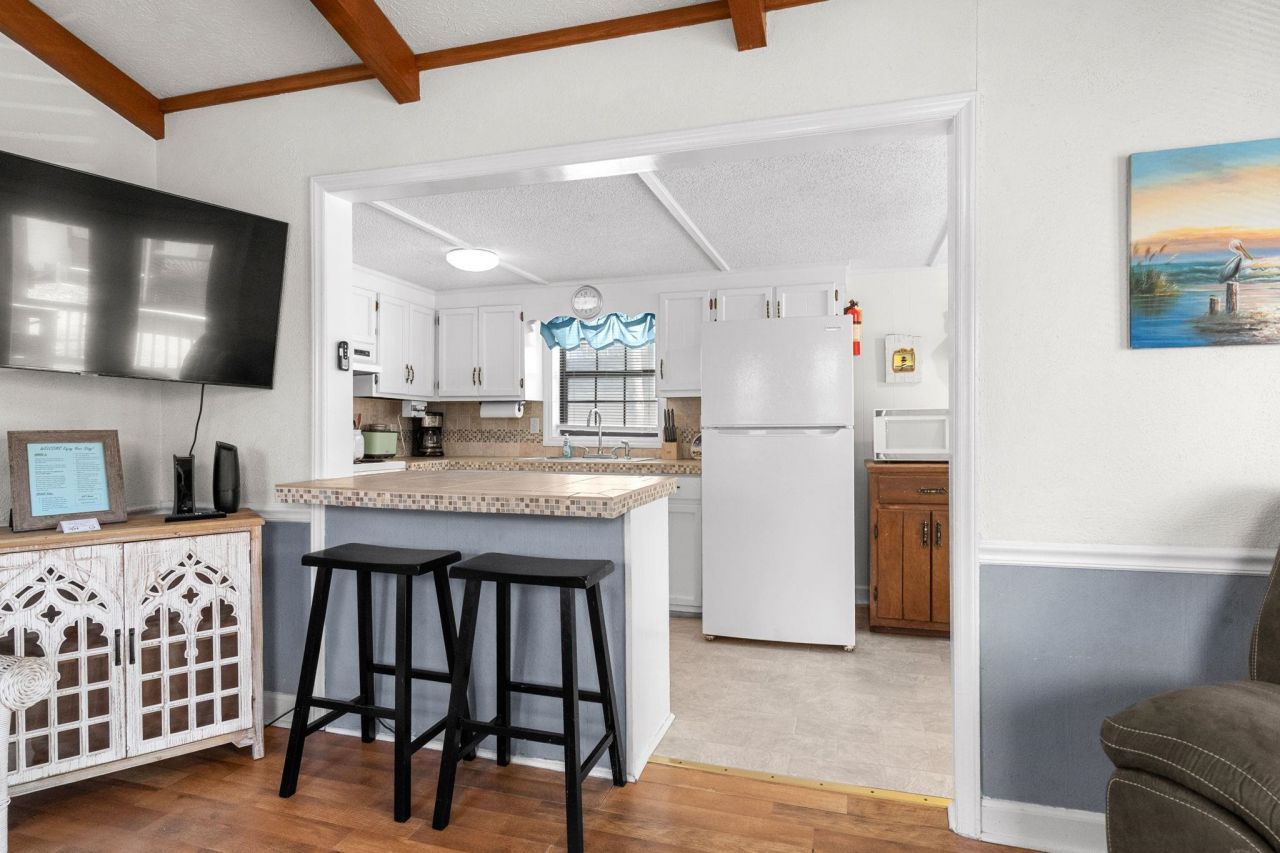 6001 - Q36 S Kings Hwy. Photo 13