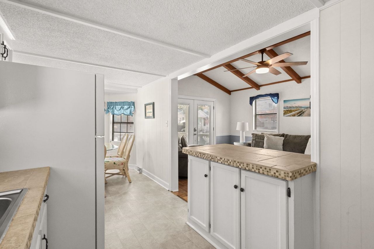 6001 - Q36 S Kings Hwy. Photo 17