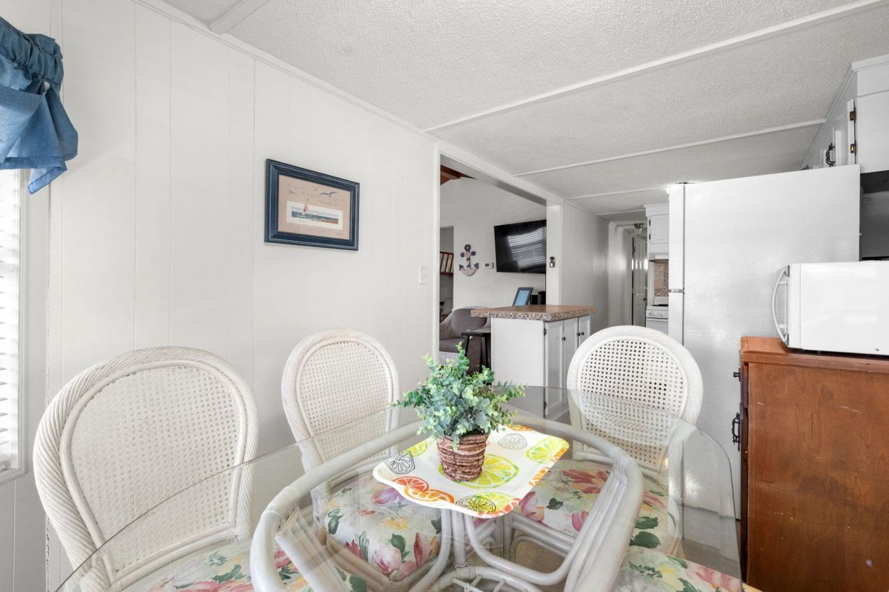 6001 - Q36 S Kings Hwy. Photo 19