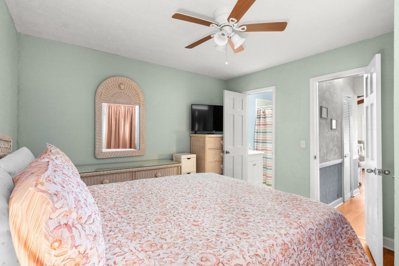 6001 - Q36 S Kings Hwy. Photo 21