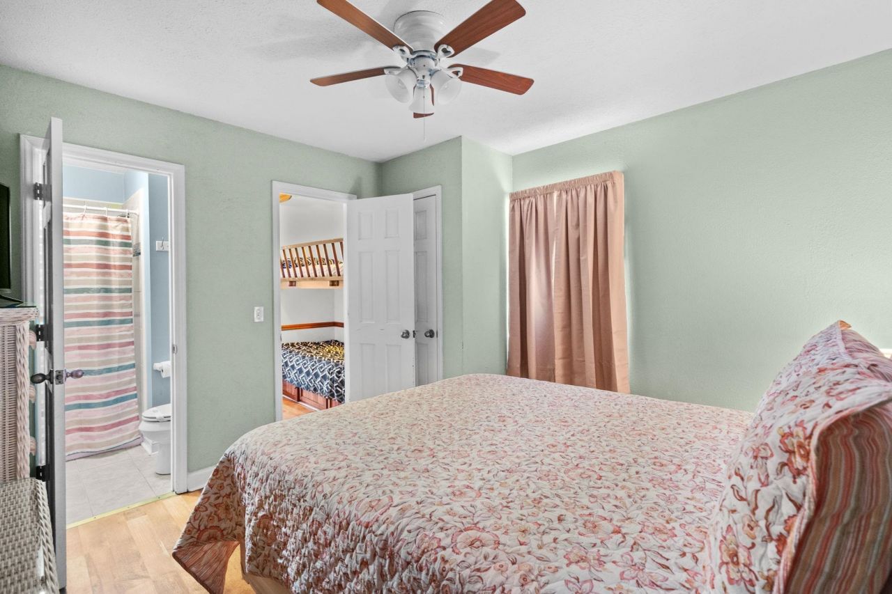 6001 - Q36 S Kings Hwy. Photo 22