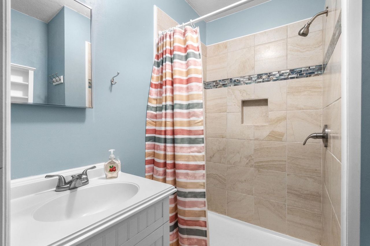 6001 - Q36 S Kings Hwy. Photo 23