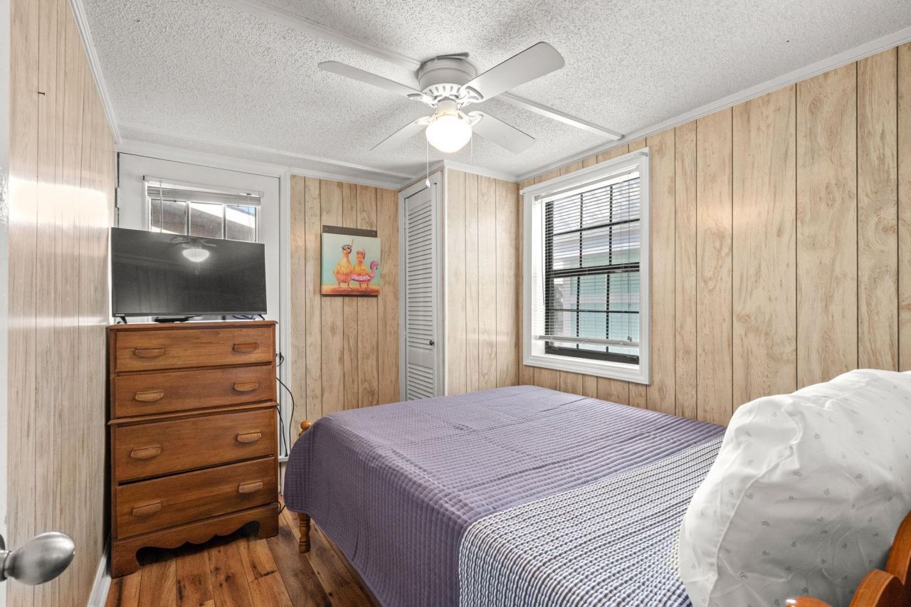 6001 - Q36 S Kings Hwy. Photo 24