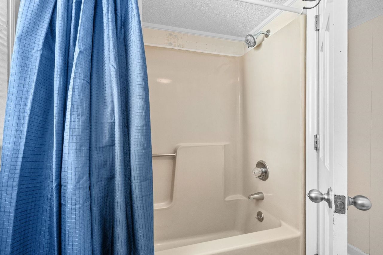 6001 - Q36 S Kings Hwy. Photo 27