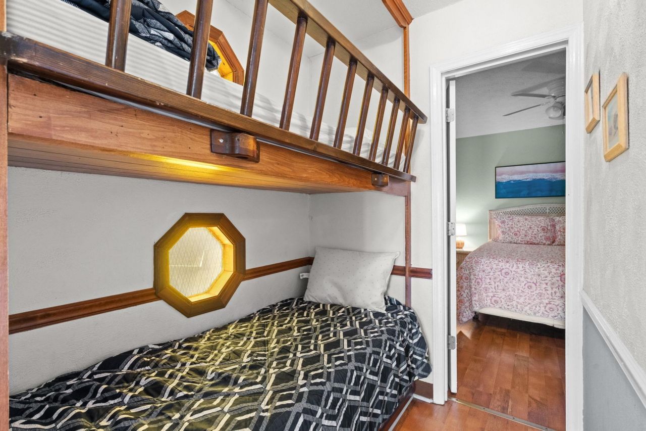 6001 - Q36 S Kings Hwy. Photo 28