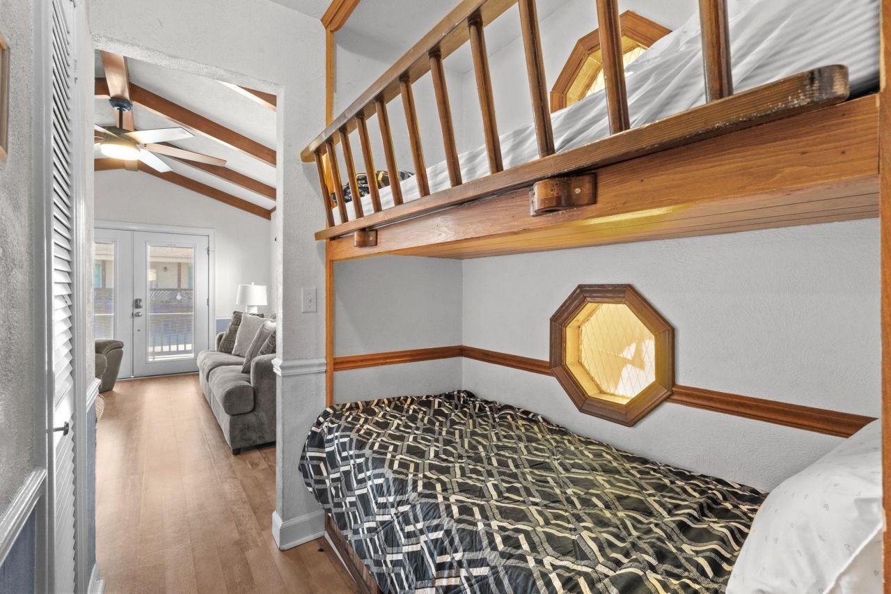 6001 - Q36 S Kings Hwy. Photo 29