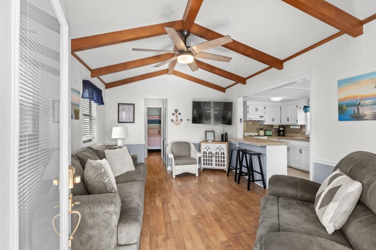 6001 - Q36 S Kings Hwy. Photo 7