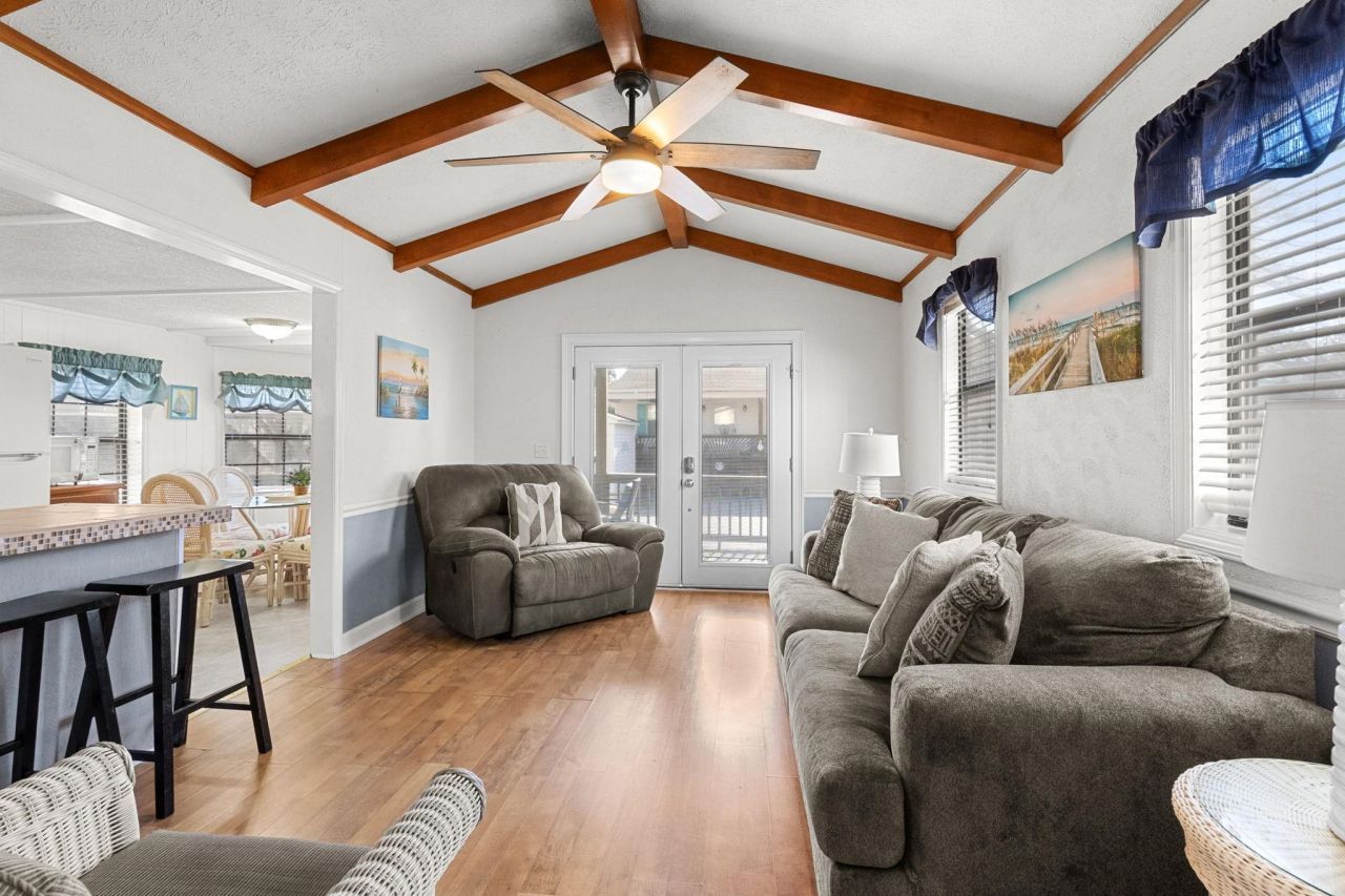 6001 - Q36 S Kings Hwy. Photo 8