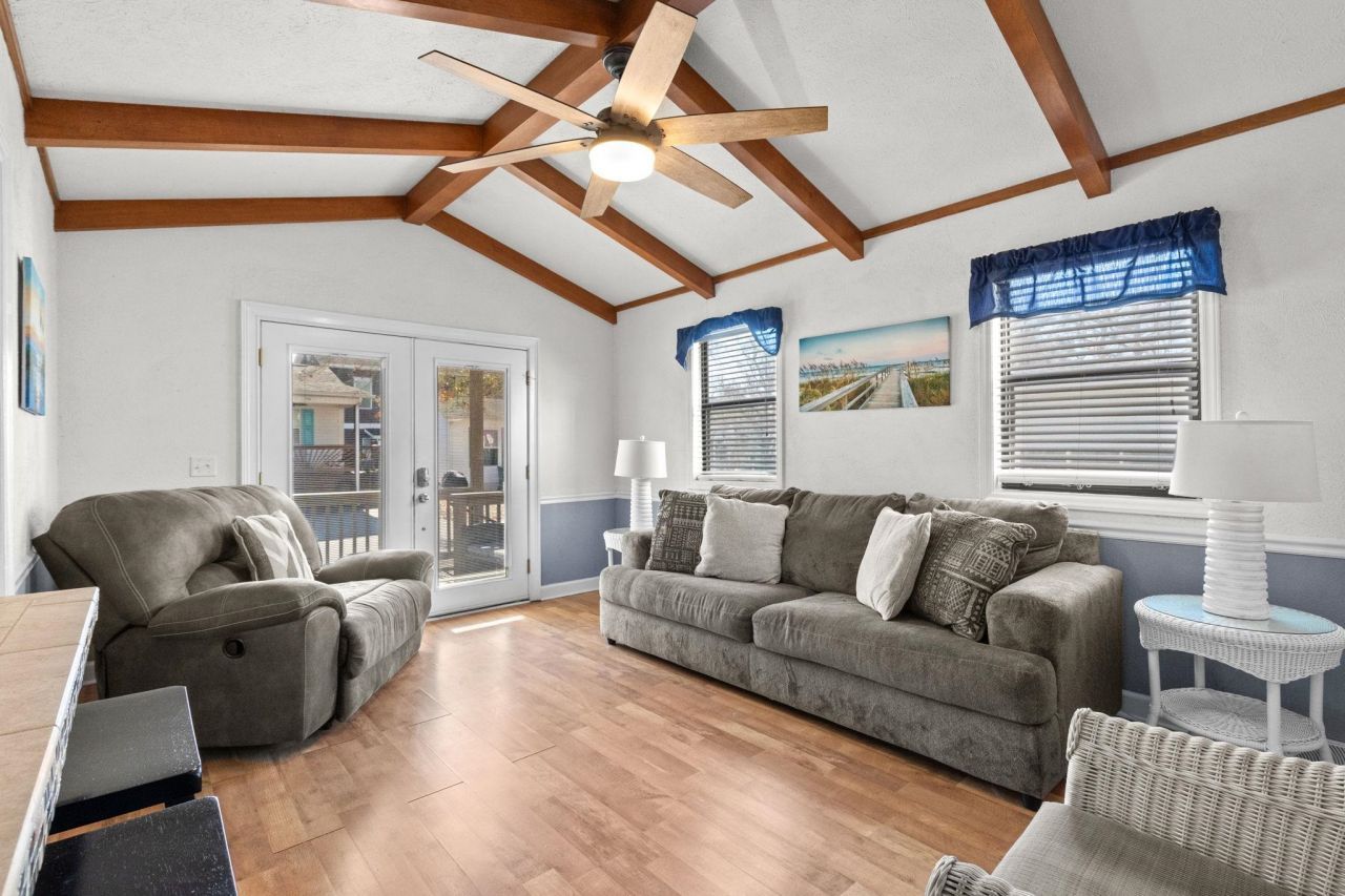 6001 - Q36 S Kings Hwy. Photo 9