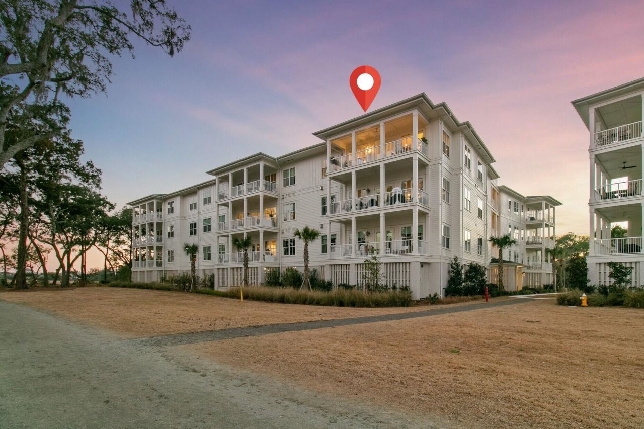 345 Longshore Street Photo 10