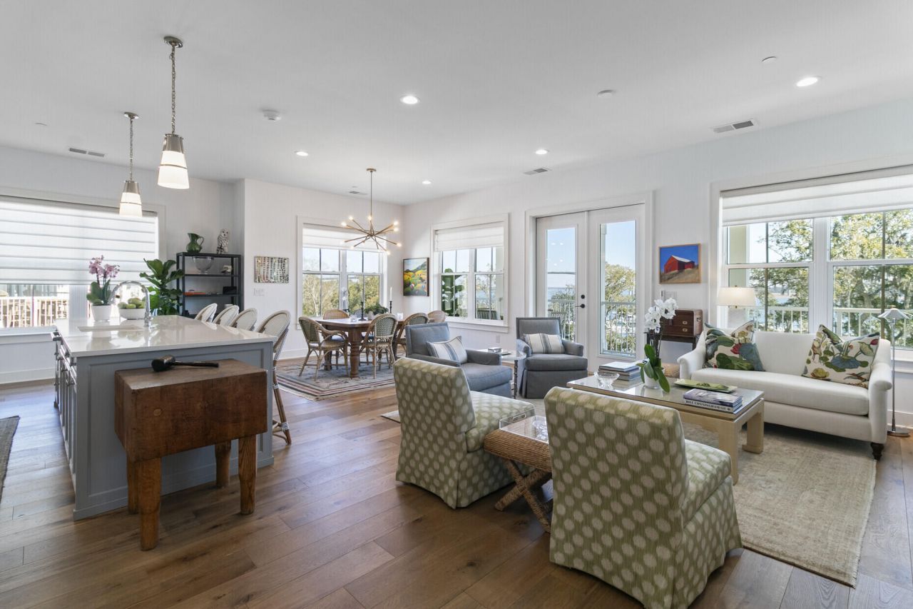 345 Longshore Street Photo 15