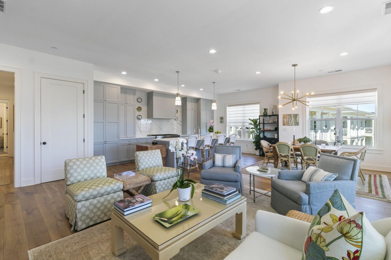 345 Longshore Street Photo 16