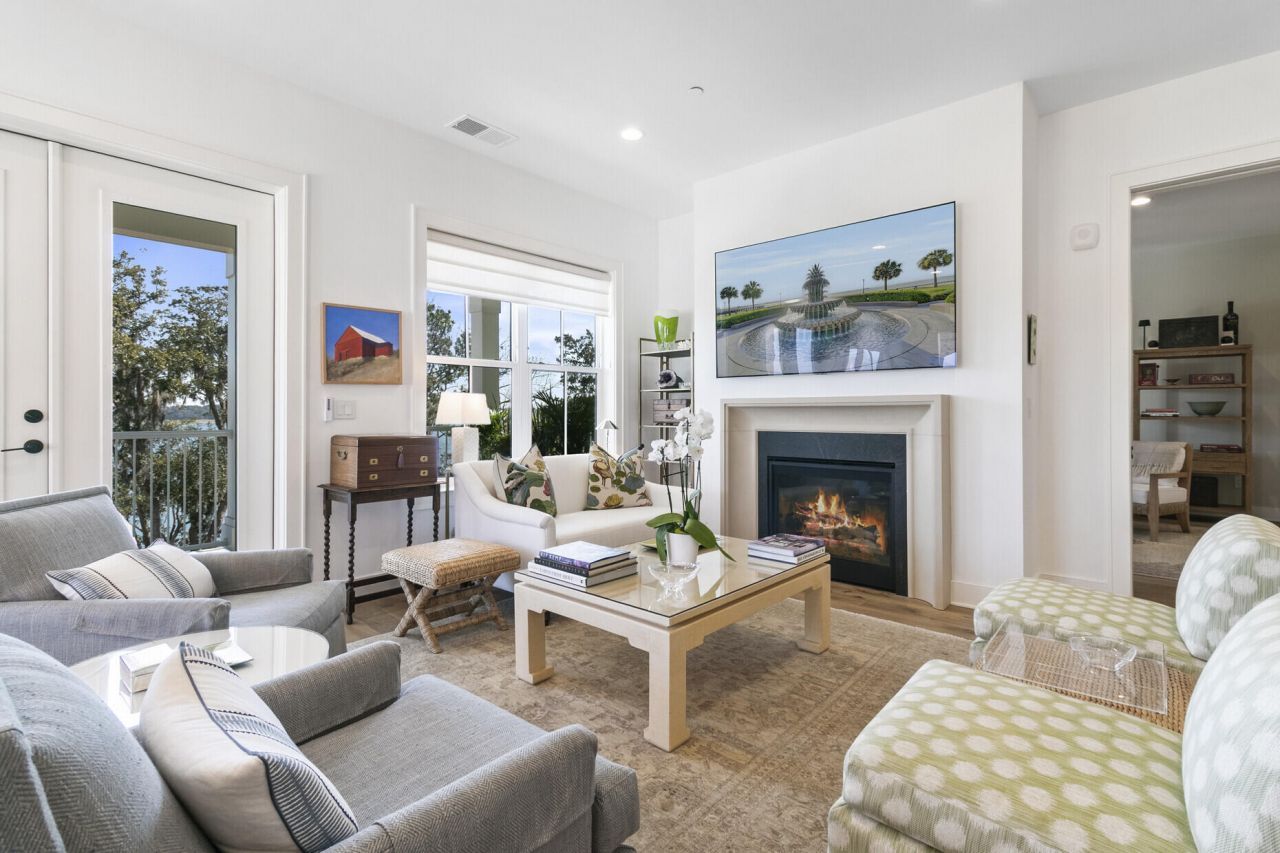 345 Longshore Street Photo 17