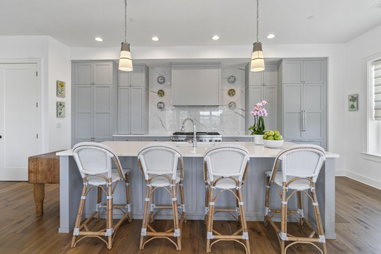 345 Longshore Street Photo 19