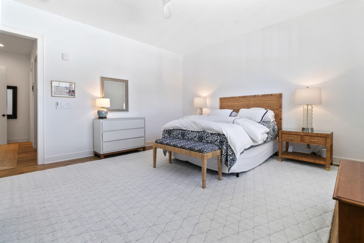 345 Longshore Street Photo 23