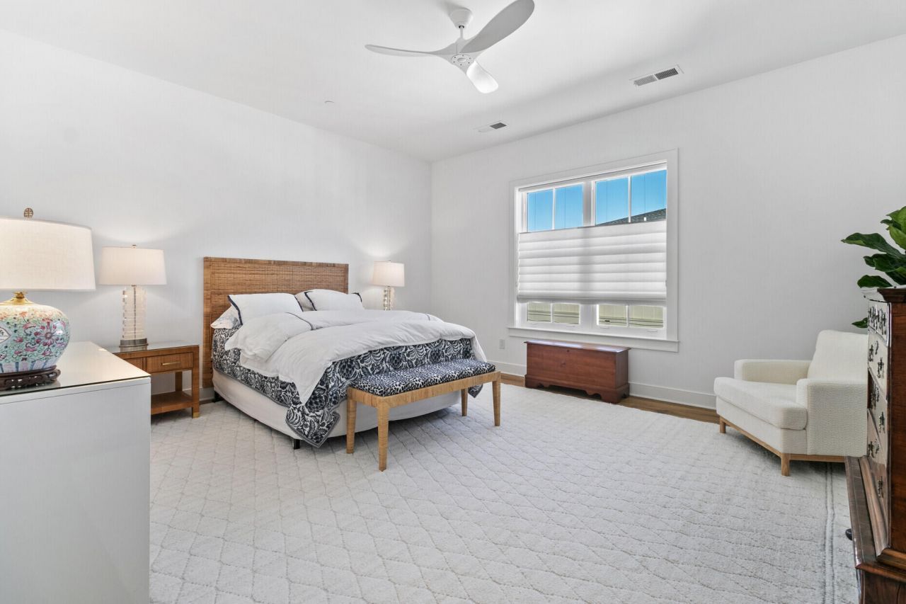 345 Longshore Street Photo 24