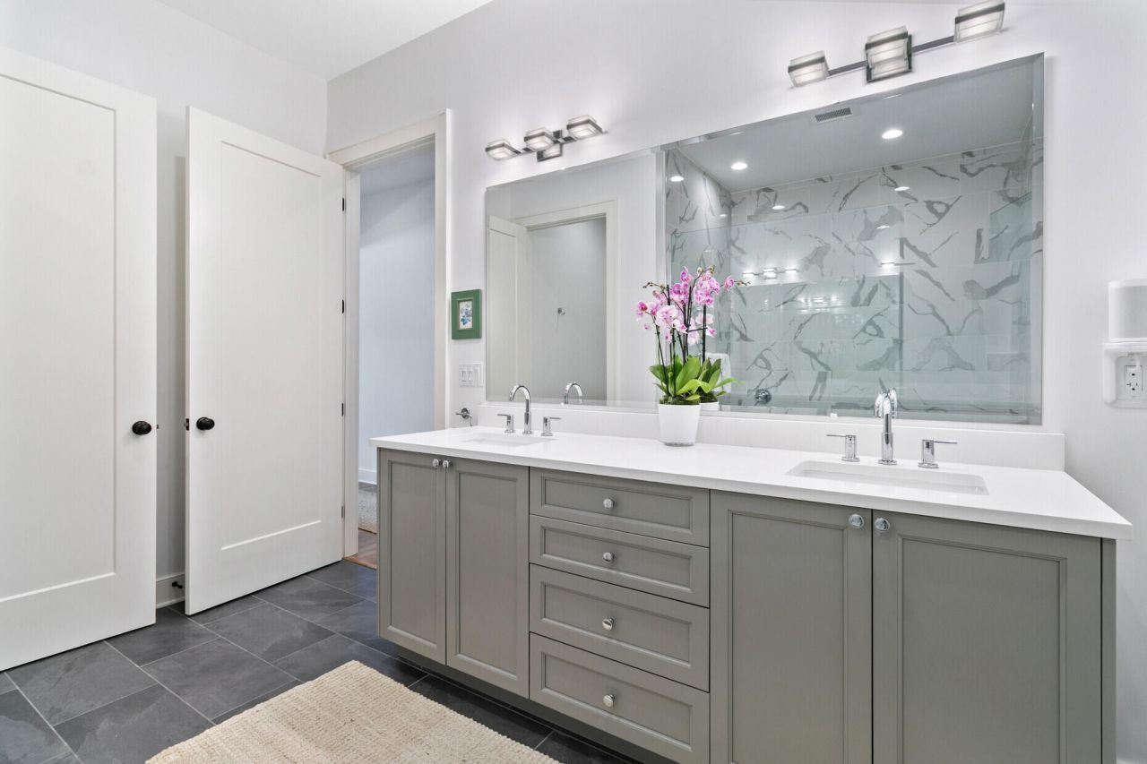 345 Longshore Street Photo 25