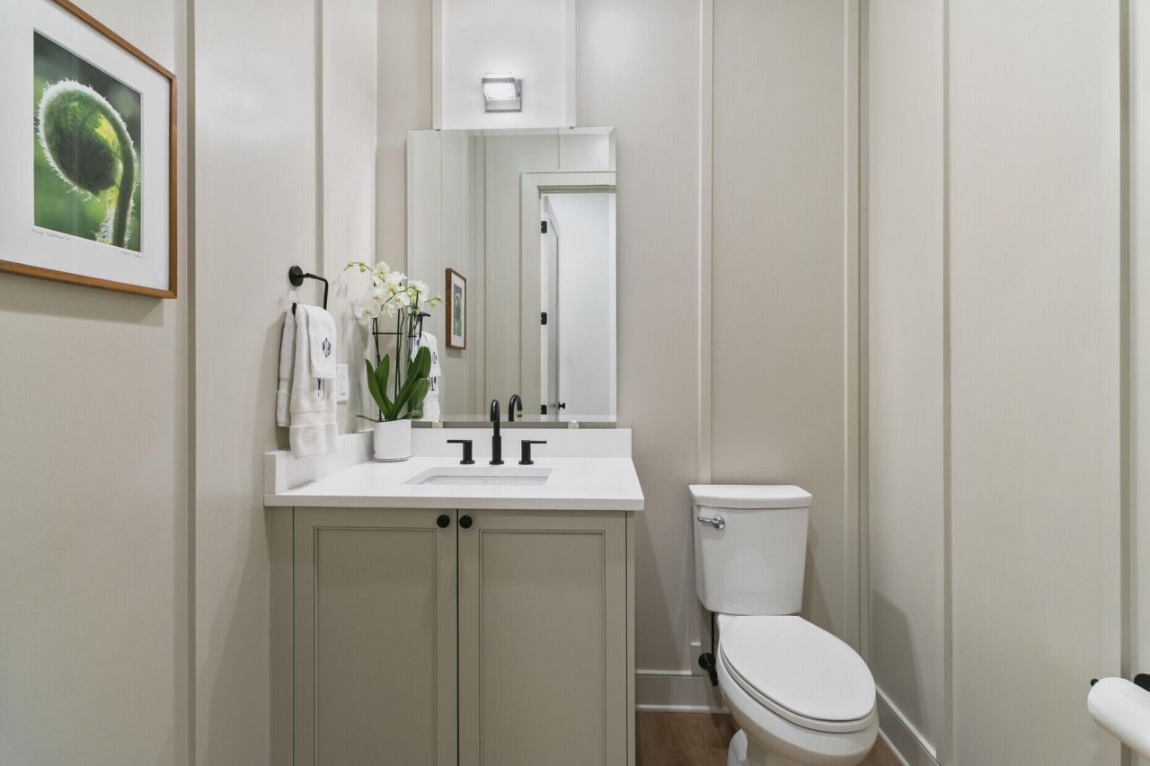 345 Longshore Street Photo 32