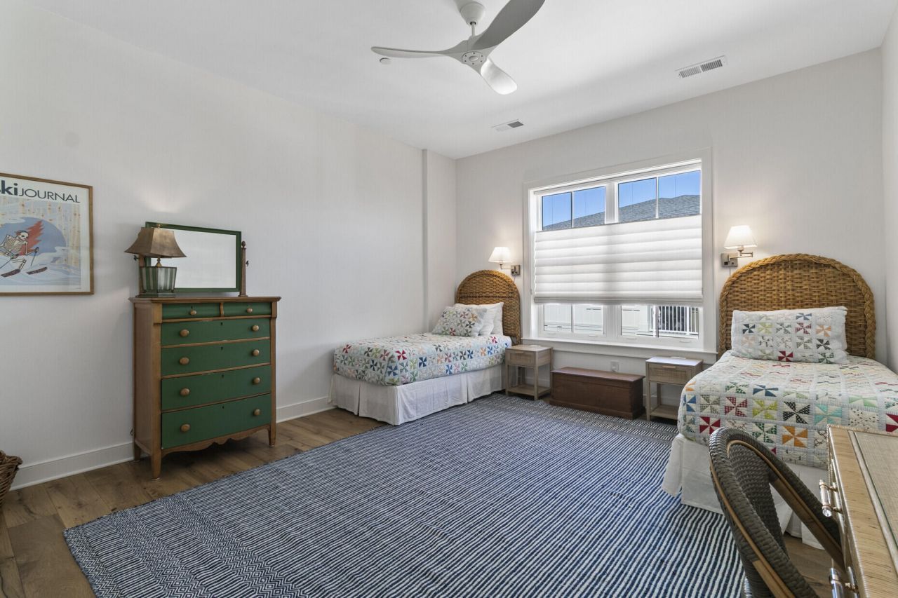 345 Longshore Street Photo 34