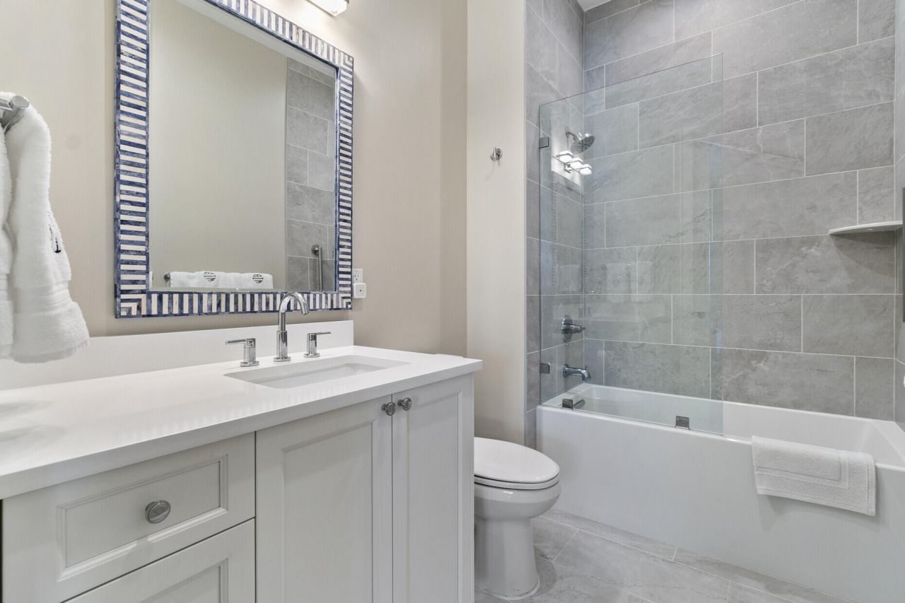 345 Longshore Street Photo 38