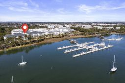 345 Longshore Street photo 4