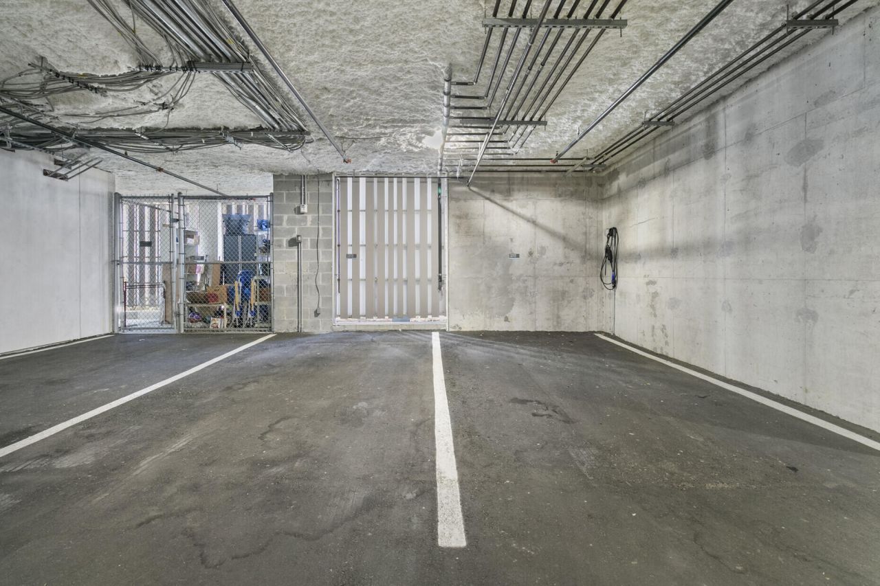 345 Longshore Street Photo 40