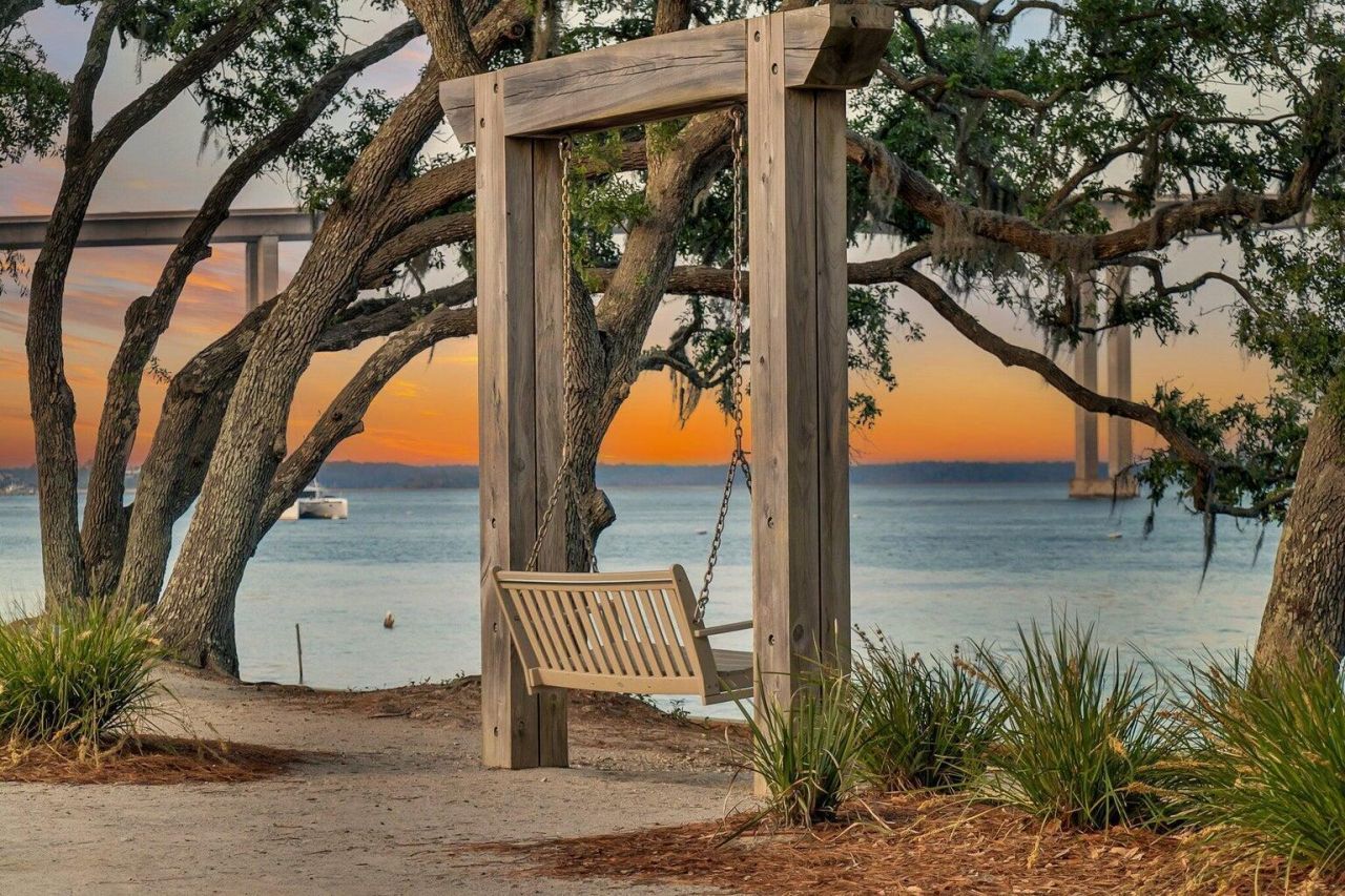 345 Longshore Street Photo 43