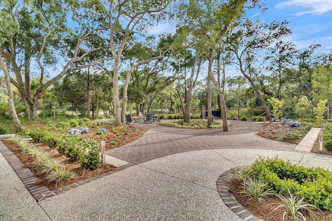 345 Longshore Street Photo 46