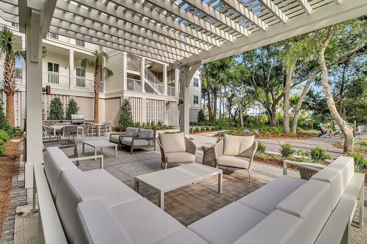 345 Longshore Street Photo 47