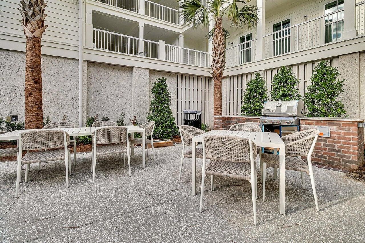 345 Longshore Street Photo 50
