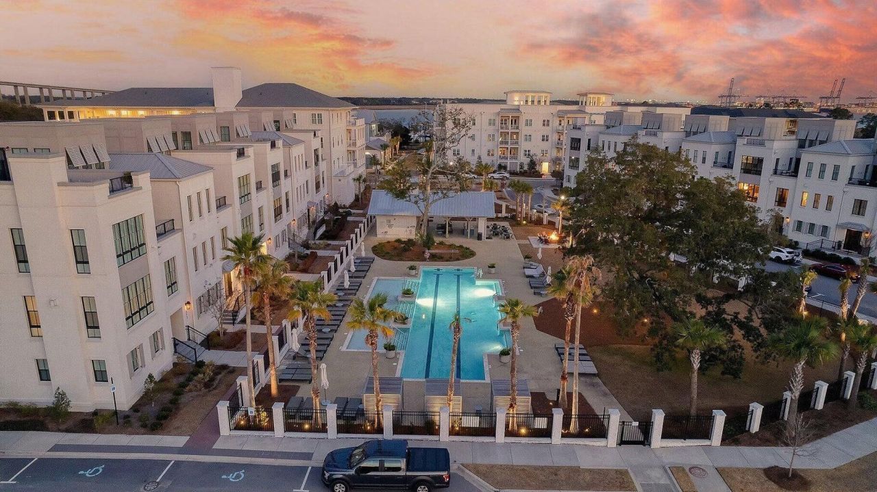 345 Longshore Street Photo 52